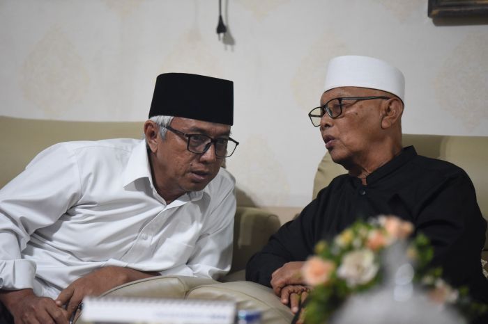 Penuh Khidmat, Gus Qowim Hadiri Haul KH Askandar Bersama Jemaah PMJ 