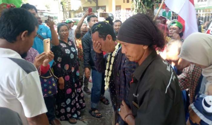 Sempat Di-OTT Bareng Romy, Caleg PPP ini Akhirnya Bebas, Pulang Disambut Tari Pencak Macan Sempat Di-OTT Bareng Romy, Caleg PPP ini Akhirnya Bebas, Pulang Disambut Tari Pencak Macan
