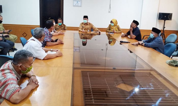 Dianggap Hanya Menghambat Program, Warga Desa Roomo Demo Minta Bupati Gresik Bubarkan BPD Dianggap Hanya Menghambat Program, Warga Desa Roomo Demo Minta Bupati Gresik Bubarkan BPD
