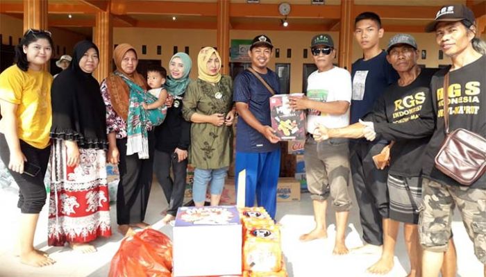 Ajak Keluarga, Pendiri RGS Indonesia Berbagi dengan Korban Banjir di Cerme
