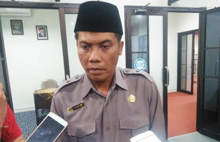 Pelayanan Dispendukcapil Blitar Masih Jadi Sorotan Pelayanan Dispendukcapil Blitar Masih Jadi Sorotan