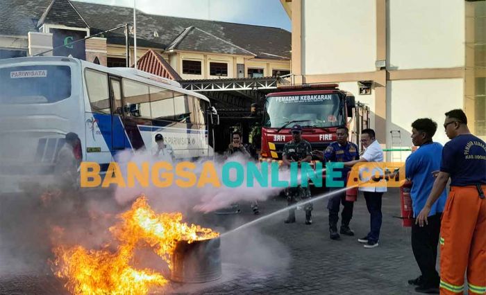 Siaga Bencana, Umaha Sidoarjo Latih Dosen dan Karyawan Tangani Kebakaran Siaga Bencana, Umaha Sidoarjo Latih Dosen dan Karyawan Tangani Kebakaran