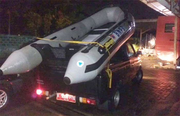 Mencekam, Aliran Listrik di Kebonagung Padam, BPBD Terjunkan Satu Tim TRC ke Lokasi Bencana Mencekam, Aliran Listrik di Kebonagung Padam, BPBD Terjunkan Satu Tim TRC ke Lokasi Bencana