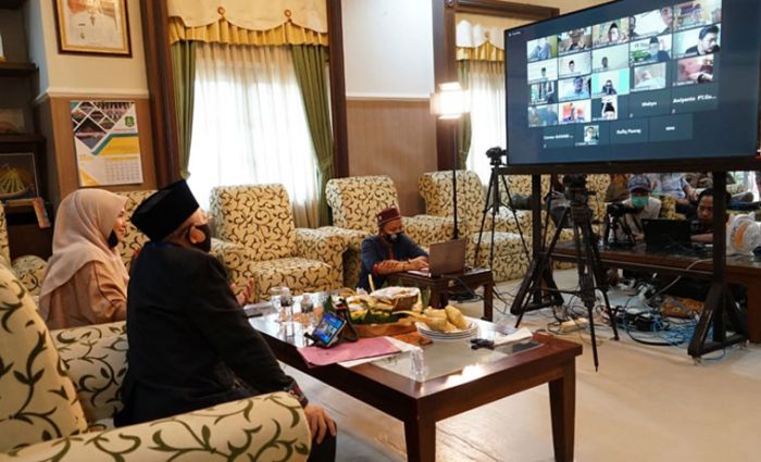 Bupati Sumenep Tetap Lebaran Ketupat di Tengah Wabah Covid-19, Lewat Silaturahim Virtual Bupati Sumenep Tetap Lebaran Ketupat di Tengah Wabah Covid-19, Lewat Silaturahim Virtual