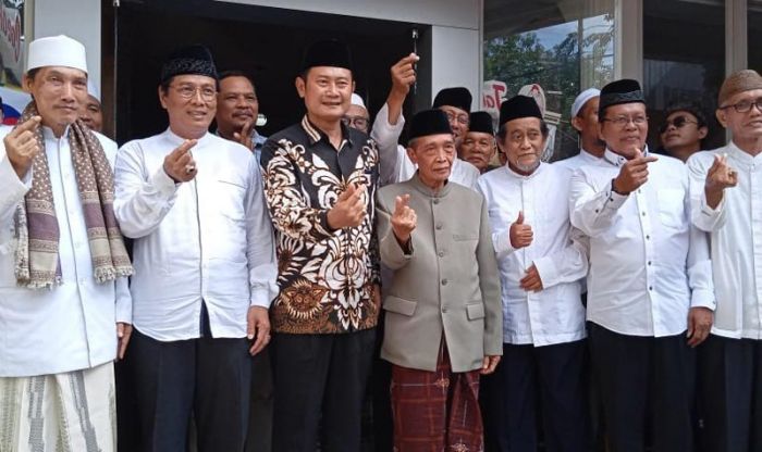 Didoakan Kiai dan Anak Yatim Piatu jadi Bupati Lamongan, Yuhronur Efendi Daftar ke Partai Demokrat Didoakan Kiai dan Anak Yatim Piatu jadi Bupati Lamongan, Yuhronur Efendi Daftar ke Partai Demokrat