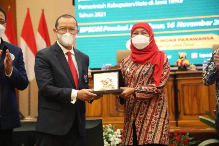Gubernur Khofifah: ASN Era Society 5.0 Melayani secara Inovatif, Kreatif, dan Solutif Gubernur Khofifah: ASN Era Society 5.0 Melayani secara Inovatif, Kreatif, dan Solutif