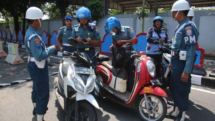 Pom Koarmada II Gelar Ops Gaktiblin untuk Tekan Angka Pelanggaran Lalin Pom Koarmada II Gelar Ops Gaktiblin untuk Tekan Angka Pelanggaran Lalin