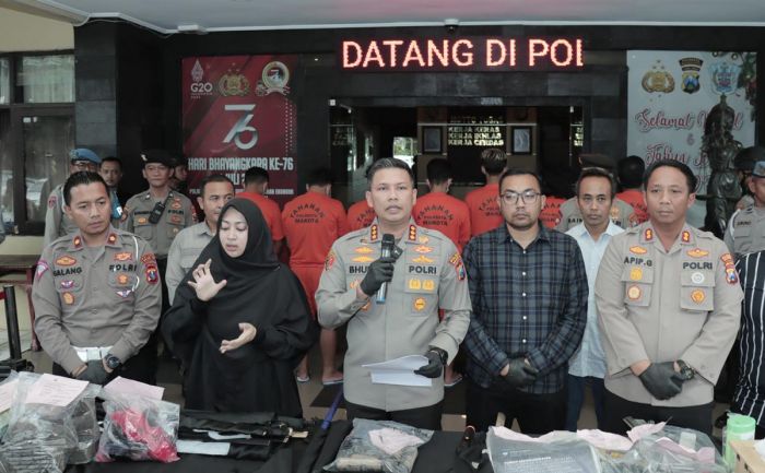 Polresta Malang Kota Tetapkan 7 Orang Tersangka Aksi Kerusuhan di Kantor Arema FC Polresta Malang Kota Tetapkan 7 Orang Tersangka Aksi Kerusuhan di Kantor Arema FC