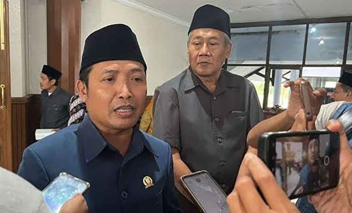Respons Persoalan HET Pupuk Subsidi, Ketua DPRD Tuban Sebut Petani Bisa Lapor Jika Ada Penyelewengan Respons Persoalan HET Pupuk Subsidi, Ketua DPRD Tuban Sebut Petani Bisa Lapor Jika Ada Penyelewengan