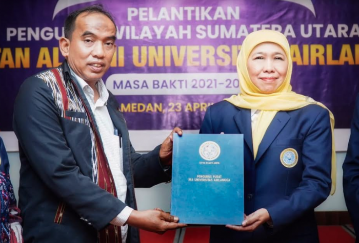 Pesan Khofifah saat Lantik Pengurus IKA Unair Sumatera Utara Pesan Khofifah saat Lantik Pengurus IKA Unair Sumatera Utara