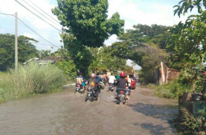 Banjir Luapan Bengawan Solo di Gresik Kian Parah