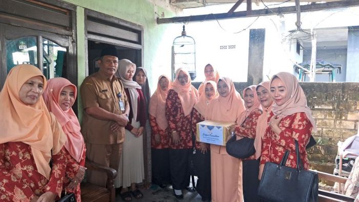 Safari Ramadan Dharma Wanita Disdik Cabang Bojonegoro-Tuban Beri Santunan ke Siswa yang Membutuhkan Safari Ramadan Dharma Wanita Disdik Cabang Bojonegoro-Tuban Beri Santunan ke Siswa yang Membutuhkan
