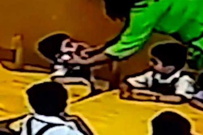 Guru Lakban Mulut Murid TK yang Suka Misuh-misuh Guru Lakban Mulut Murid TK yang Suka Misuh-misuh