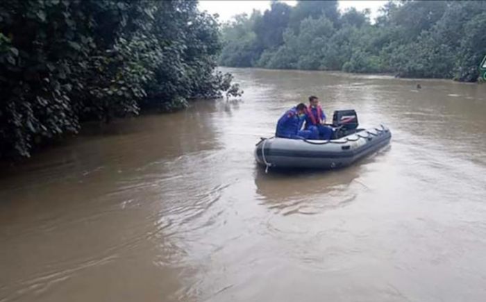 Jatuh dari Geladak Penyeberangan Perahu, Warga Driyorejo Gresik Tenggelam di Kali Surabaya