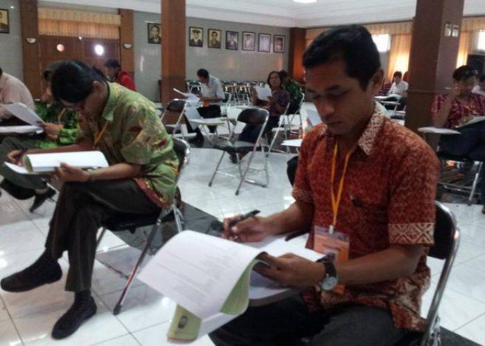 78 Peserta Seleksi KPU Surabaya Ikuti Tes Tulis