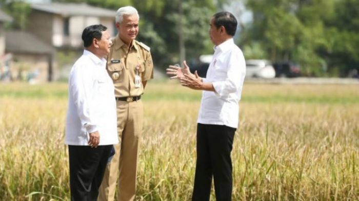 Politik Dua Kaki Jokowi dan Skenario Dua Capres Politik Dua Kaki Jokowi dan Skenario Dua Capres