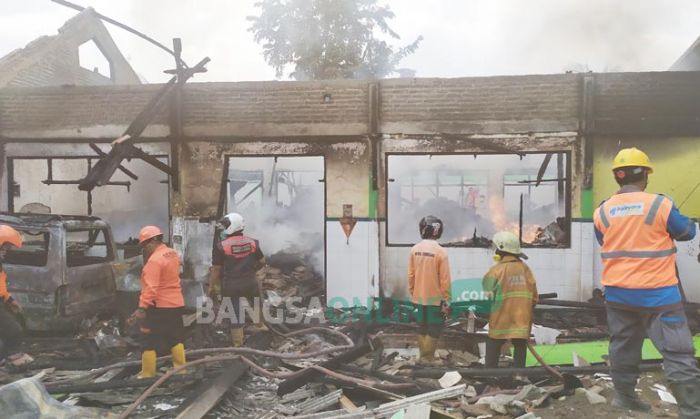 Gudang Obat RSUD Ploso Terbakar, Satu Mobil Jenazah Ikut Hangus