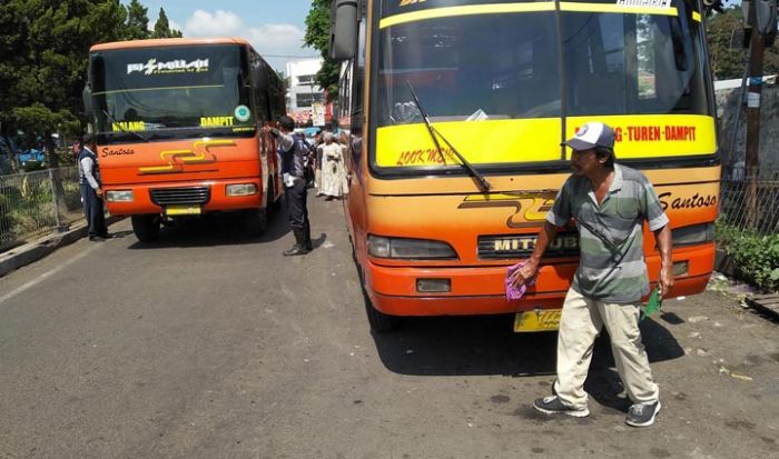 Dishub Kewalahan Tertibkan Sopir Angkutan Umum yang Ngetem Sembarangan Dishub Kewalahan Tertibkan Sopir Angkutan Umum yang Ngetem Sembarangan