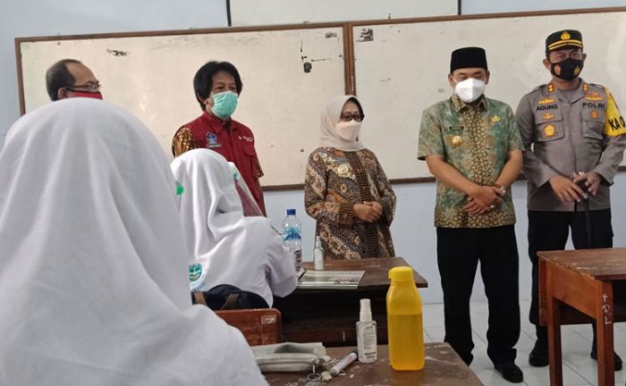 Tinjau Pembelajaran Tatap Muka, Bupati Jombang Minta Prokes Tetap Ditegakkan