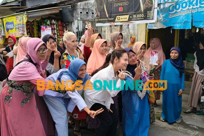 Blusukan ke Kelurahan Bawang, Pedagang Minta Paslon Fren Bangun Pasar Centong Blusukan ke Kelurahan Bawang, Pedagang Minta Paslon Fren Bangun Pasar Centong