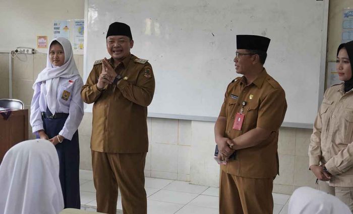 Wakil Wali Kota Mojokerto Tinjau Program MBG di SMPN 9 Wakil Wali Kota Mojokerto Tinjau Program MBG di SMPN 9