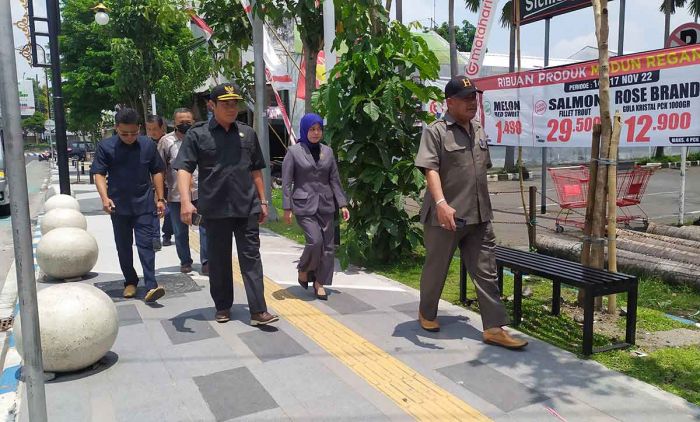 Komisi C DPRD Jombang Sidak Proyek Perbaikan Jalan Wahid Hasyim