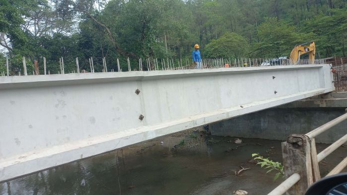 Pemkab Mojokerto Terus Bangun dan Lakukan Perbaikan Jembatan Guna Akses Berobat Masyarakat Pemkab Mojokerto Terus Bangun dan Lakukan Perbaikan Jembatan Guna Akses Berobat Masyarakat