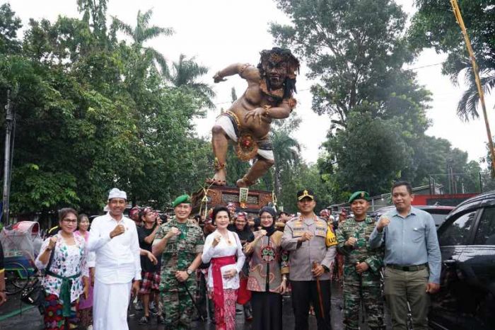 Nonton Ogoh-Ogoh di Upacara Jelang Nyepi, Wali Kota Kediri Harap Toleransi Jadi Nilai yang Diresapi