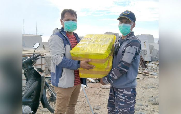 Tempuh Jarak 250 Km, Kopral Dian Antarkan Masker Bagi Paramedis Pejuang Covid-19 di Sulsel