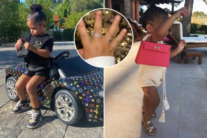 Anak Balita Perempuan Ini Digelontor Hadiah Barang Mewah Senilai Miliaran
