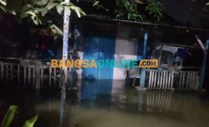 Bengawan Solo di Gresik Meluap, 2 Desa di Sekitar Bantaran Terendam Bengawan Solo di Gresik Meluap, 2 Desa di Sekitar Bantaran Terendam