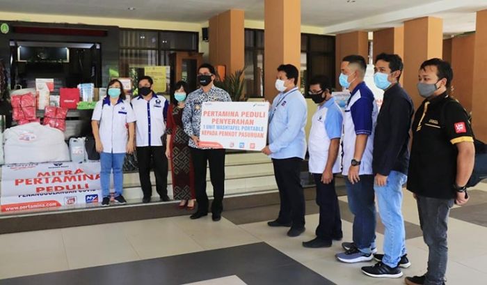 Plt. Wali Kota Pasuruan Terima Bantuan APD dari Pertamina