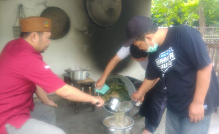 Setelah GP Ansor, Kader IPNU-IPPNU Kediri Juga Ikut Bagikan Jamu Racikan Penambah Imun Setelah GP Ansor, Kader IPNU-IPPNU Kediri Juga Ikut Bagikan Jamu Racikan Penambah Imun