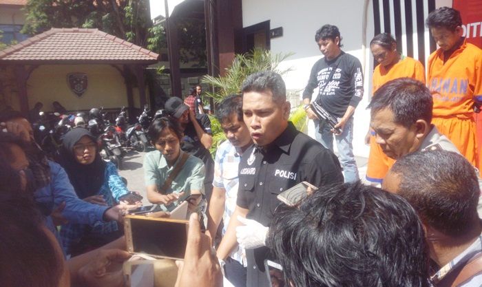 Peras Penumpang, Puluhan Preman Terminal Purabaya Diringkus Polisi Peras Penumpang, Puluhan Preman Terminal Purabaya Diringkus Polisi