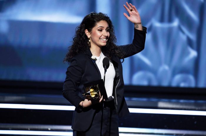 Alessia Cara Artis Terbaik Grammy Awards 2018 Alessia Cara Artis Terbaik Grammy Awards 2018