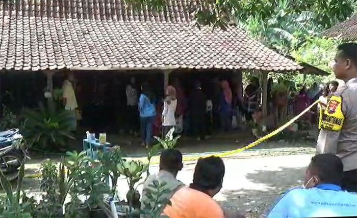 Ibu dan Anak di Ngawi Ditemukan Tewas Dalam Kamar Ibu dan Anak di Ngawi Ditemukan Tewas Dalam Kamar