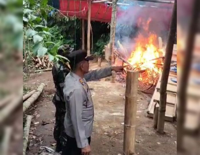 Polisi Bubarkan Arena Judi Sabung Ayam di Tajinan Malang