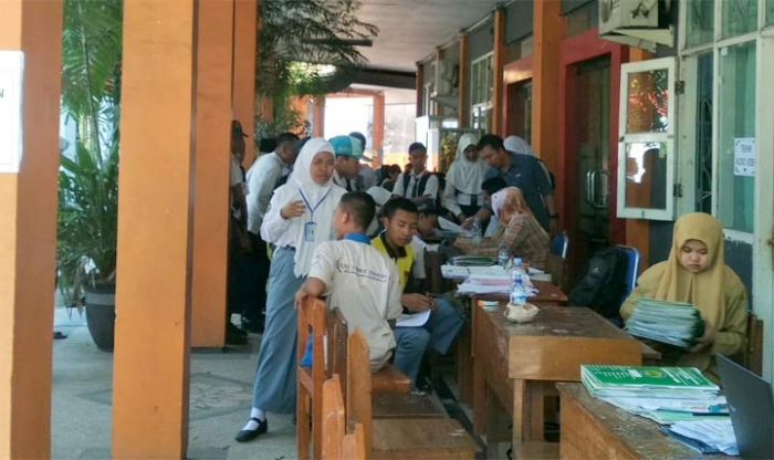 SMKN 1 Grati Tak Gunakan Sistem Zonasi, Calon Siswa Kecewa SMKN 1 Grati Tak Gunakan Sistem Zonasi, Calon Siswa Kecewa
