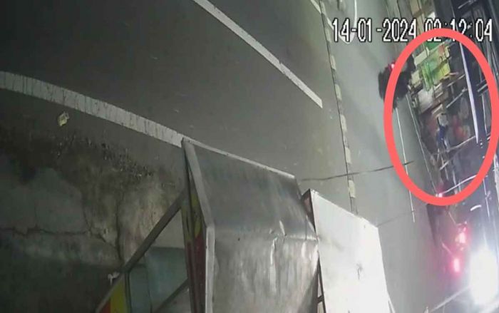 Perusakan Baliho Caleg DPRD Kota Blitar Terekam CCTV