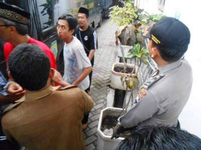 Polisi ’Ngambek’ Kawal Tahanan untuk Sidang di PN Surabaya