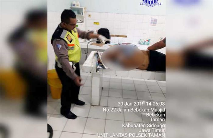Kecelakaan di Jalan Raya Gilang Sidoarjo, Pengendara Motor Tewas Tabrak Tong Semen Kecelakaan di Jalan Raya Gilang Sidoarjo, Pengendara Motor Tewas Tabrak Tong Semen