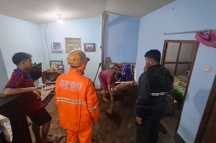 Longsor Akibat Hujan Kembali Landa Kota Batu, Plengsengan di Jalan Arjuno Ambrol Longsor Akibat Hujan Kembali Landa Kota Batu, Plengsengan di Jalan Arjuno Ambrol
