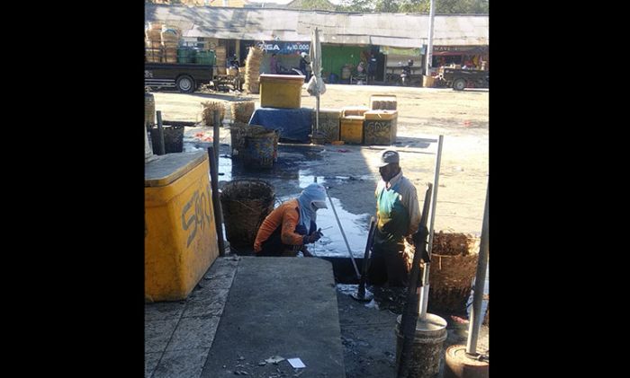 Atasi Bau Limbah Pasar Ikan, Perumda Pasar Lamongan Siapkan Bak Kontrol Atasi Bau Limbah Pasar Ikan, Perumda Pasar Lamongan Siapkan Bak Kontrol