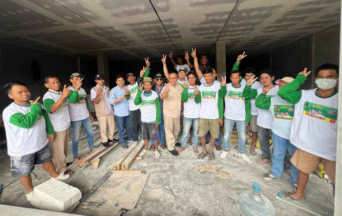 Menangkan Prabowo-Gibran, RGS Indonesia Galang Dukungan dari Kuli Bangunan di Surabaya Selatan Menangkan Prabowo-Gibran, RGS Indonesia Galang Dukungan dari Kuli Bangunan di Surabaya Selatan