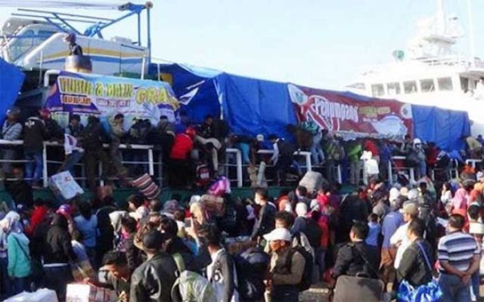 Kapal DBS Tujuan Kangean Over Kapasitas, Kepala Syahbandar: Doakan Saja Selamat Kapal DBS Tujuan Kangean Over Kapasitas, Kepala Syahbandar: Doakan Saja Selamat
