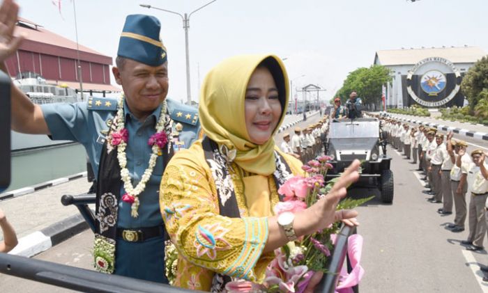 Suasana Haru Iringi Laksda TNI Mintoro Yulianto Pamit Kepada Keluarga Besar Koarmada II