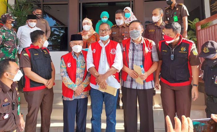 Eks Wabup Pasuruan Dijebloskan Tahanan Bersama 2 Tersangka Lainnya, Terkait Korupsi Dana Kemenkop Eks Wabup Pasuruan Dijebloskan Tahanan Bersama 2 Tersangka Lainnya, Terkait Korupsi Dana Kemenkop