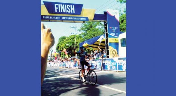 Pembalap 46 Tahun Asal Italia Juara Etape 1 Internasional Tour de Banyuwangi - Ijen Pembalap 46 Tahun Asal Italia Juara Etape 1 Internasional Tour de Banyuwangi - Ijen