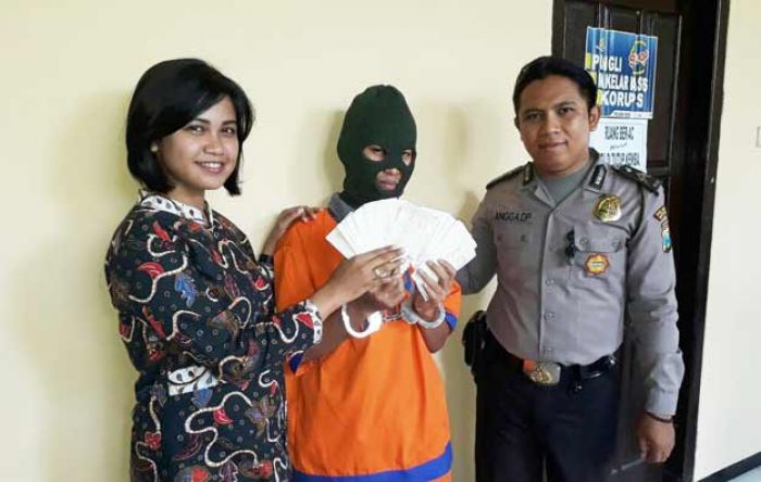 Tipu Suami Istri Lewat Investasi Bodong, Warga Sidoklumpuk Ditangkap Usai Kejar-kejaran di Tol Tipu Suami Istri Lewat Investasi Bodong, Warga Sidoklumpuk Ditangkap Usai Kejar-kejaran di Tol