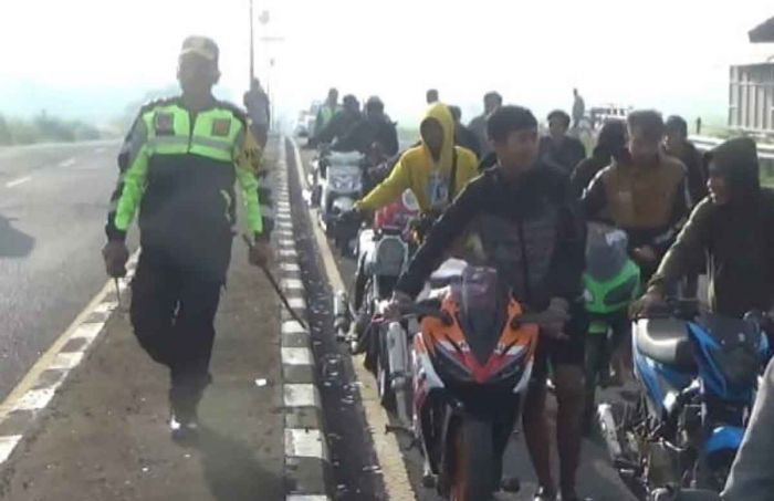 Diduga Hendak Balap Liar, Puluhan Motor di Jombang Diamankan Polisi Diduga Hendak Balap Liar, Puluhan Motor di Jombang Diamankan Polisi